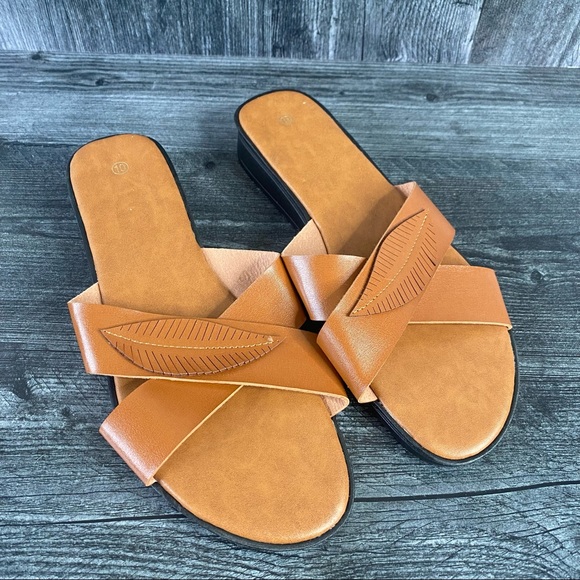 Collectionsetc charming tropical leaf wedge sandal - Picture 2 of 10